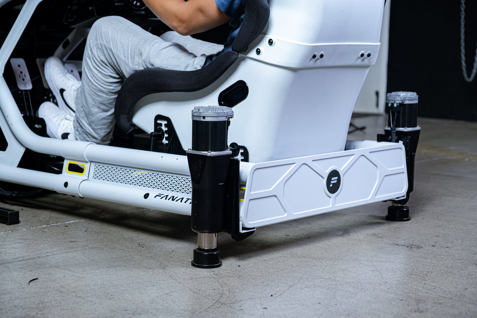 DK2 motion actuator mounted at the cockpit corner
